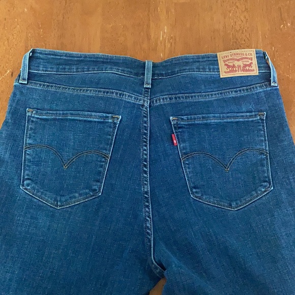 Levi's 721 Hi-Rise Skinny Distressed Jean-32 - Picture 8 of 8